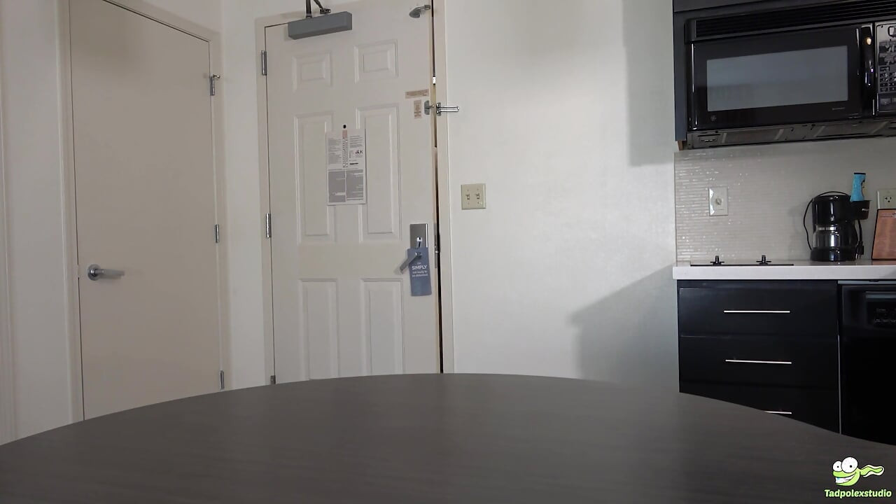 Alice Maze vag ve anal dölleme ile tad direğini iki kez sikiyor