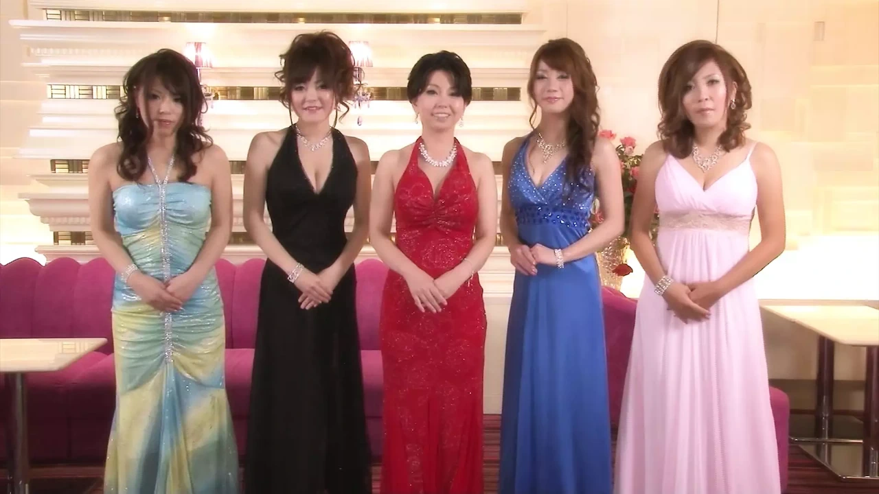 日本性感女郎骑乘巨大的鸡巴内射