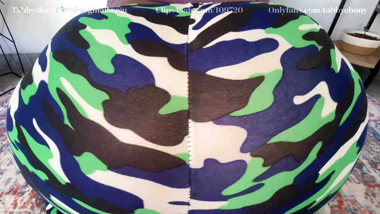 My leggings were stretched out over my fat farting ass today, come sniff!