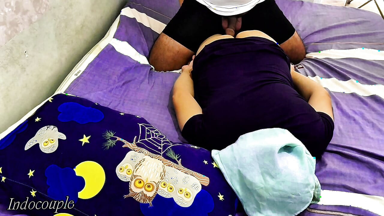 Panti pijat sensual sama gadis seksi dengan rok mini kebaya lagi asik pijat