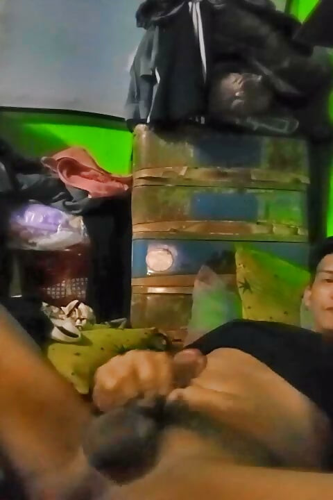 Lonely pinoy jerking off while his sick to release the heat part 1