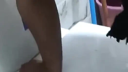 Banyoda ateşli grup seks