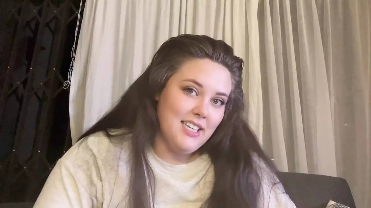 胖美女在假期自慰直到颤抖的高潮