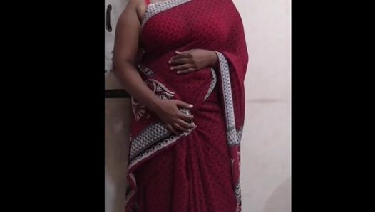 Fickende indische Nachbarhausfrau mit dicken Möpsen, während ihr Ehemann auf Geschäftsreise ging