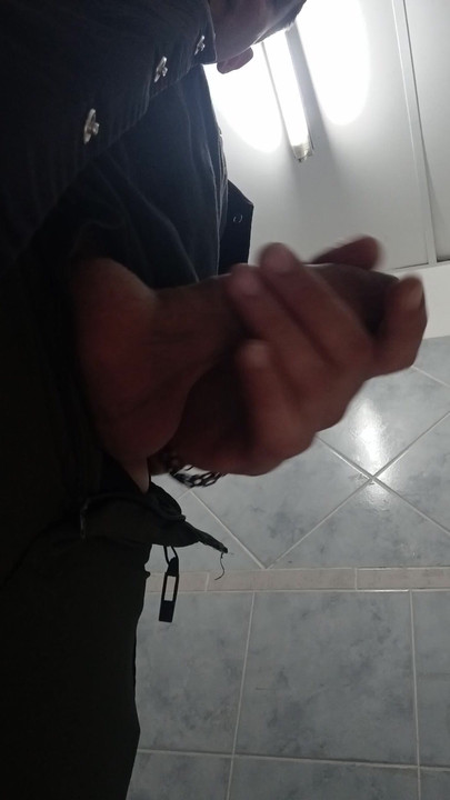 職場のトイレで