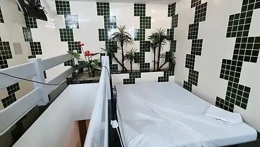 Лесбийская эротическая сессия с писсингом - глотай всю мою сладкую крошку