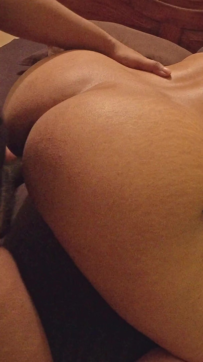 मेरी हॉट सौतेली बहन हर एक दिन मुझे चूत देती है।