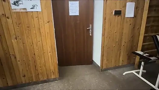 Riskanter Sex Im Fitnessstudio. Ich Brauche Viel Eiweiß.