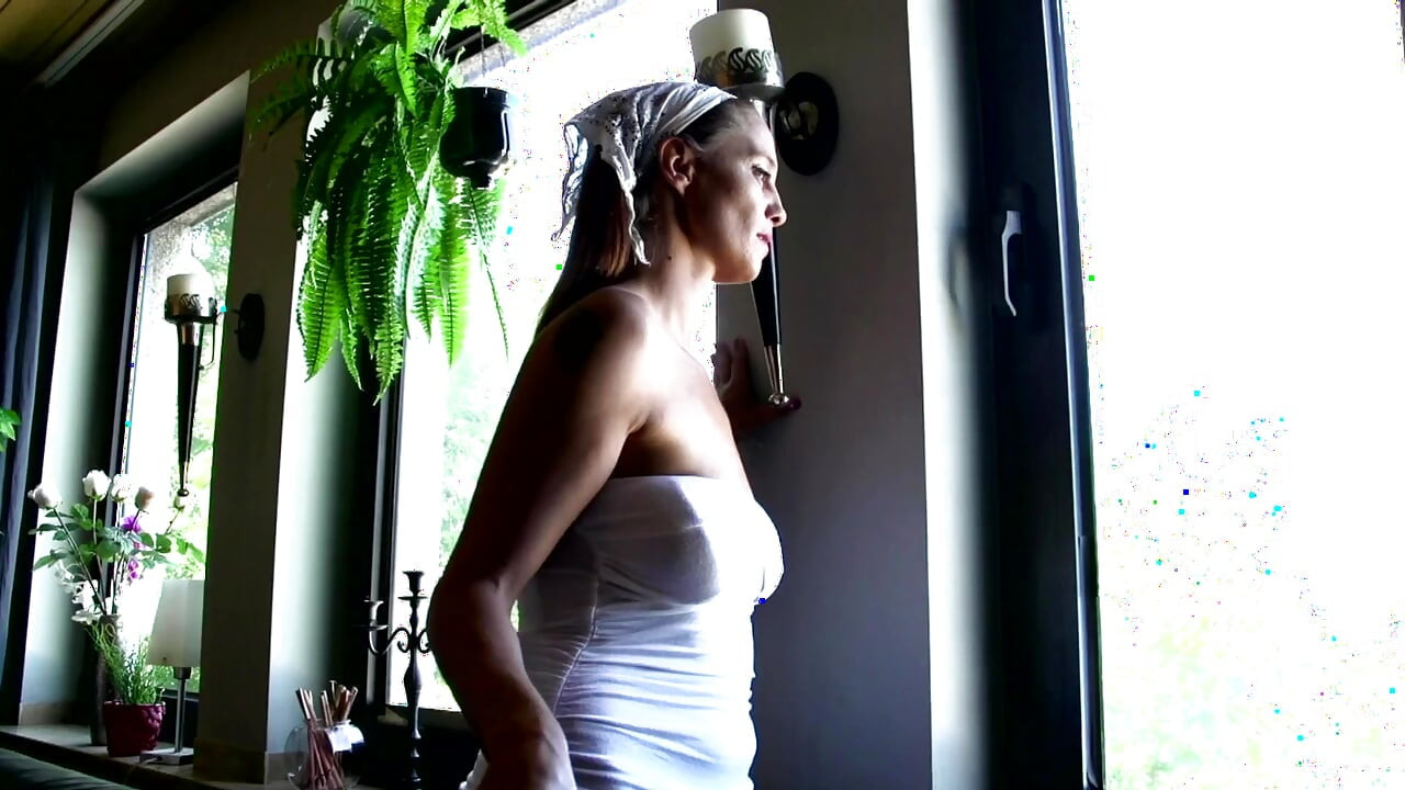 Ngentot di luar ruangan dengan si rambut cokelat bertato