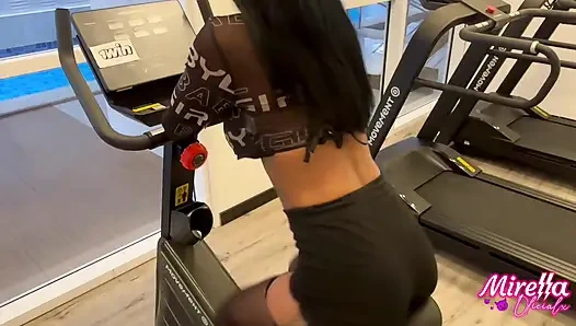 Saya gadis silikon kurus dari Smart Fit