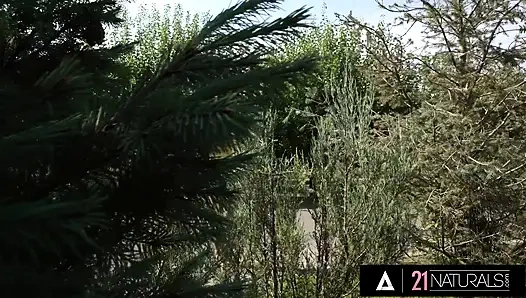 21 naturals - sarışın latin Veronica Leal açık havada sıkı götünü siktiriyor