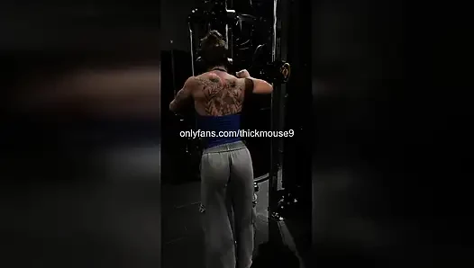 OMG! SHE LEAK HER PUSSY ON LIVE - YOU WON'T BELIEVE THIS!