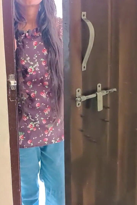 주인에게 갇힌 인도 하녀와 유혹