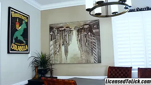LICENSED TO LICK - Alana Rains orta yaşlı seksi kadın lezbiyen