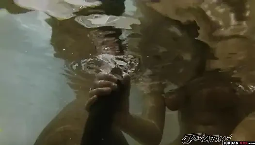 Развлечение в горячей ванне с Kate England