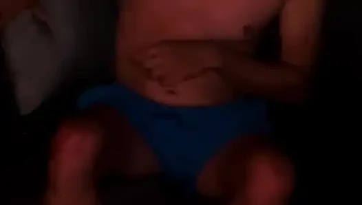 Ben içeri atlamadan önce geceleri çatı havuzu hızlı mayo klibi