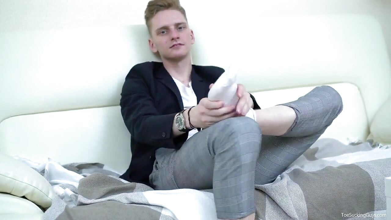 Arthur Jerks His Big Dick and Shows off His Feet