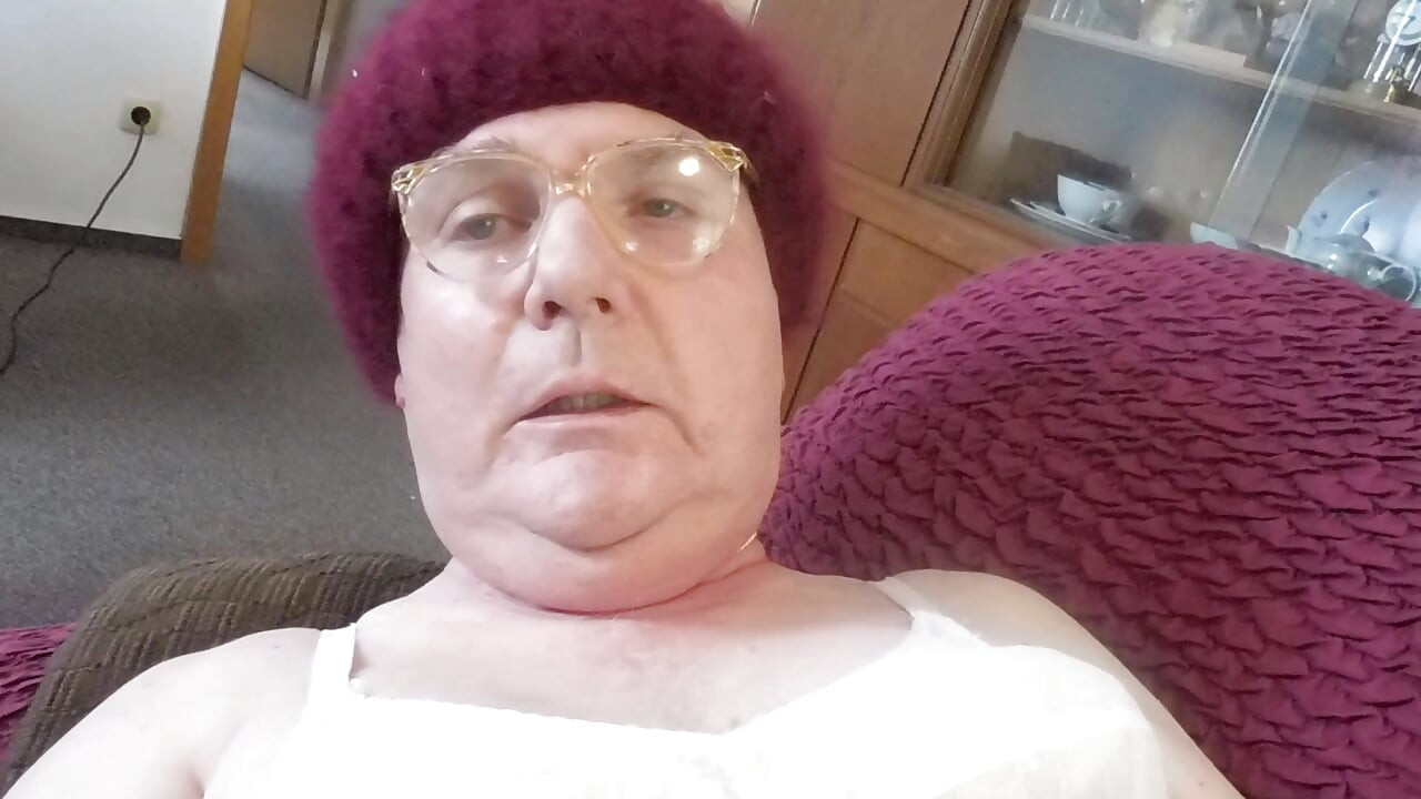 Andreas Masturbiert Als Crossdresser