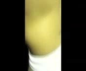 edecan mostrando tanga