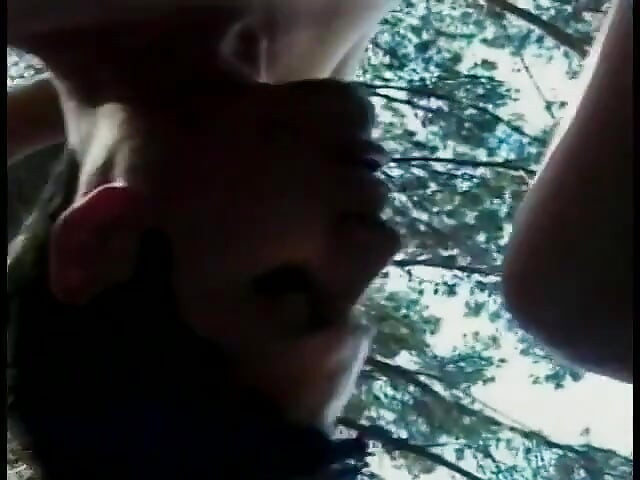 ムラムラした男たちが屋外でセクシーな女の子たちとフォーサムでヤリまくる