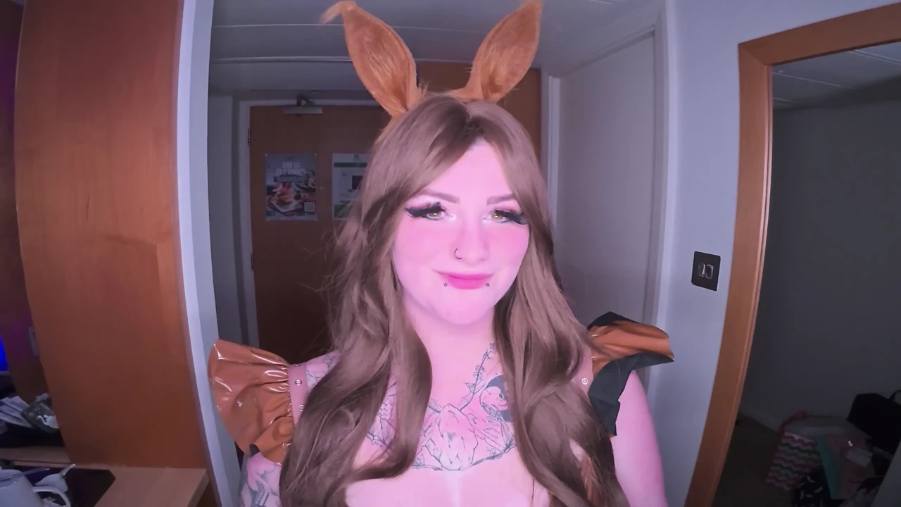 Thỏ teen cosplay đụ mạnh trong tai thỏ!