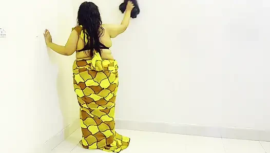 Pembantu cantik india terjebak di bawah ranjang saat bersih-bersih rumah, seks anal sama bosnya sendiri sampai muncrat banyak banget