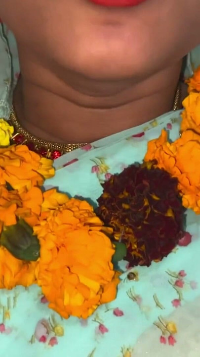 Sasur ne bahu ko khet dikhane ke bahane main dost ke room lejake bahu ke chudai kar dee | Clip 1