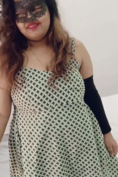 חברה שמנמנה לוהטת מאיה בפעם הראשונה