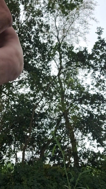 КРЕЙСЕРСЬКИЙ ДІДУСЬ ДАЄ СЕКС-ШОУ В ГРОМАДСЬКОМУ ЛІСІ НА ВІДКРИТОМУ ПОВІТРІ ЗІ СПЕРМОЮ | Кліп 1