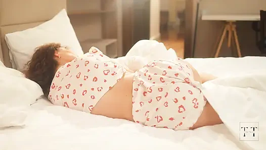 Pacarku membangunkanku dengan melakukan creampie. 4K HD Tim Team