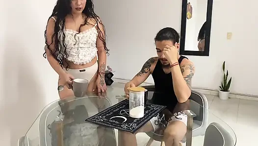 Üvey kız kardeşim gitti ve büyük götlü latin en iyi arkadaşı, bana sakso çekti! - İSPANYOLCA PORNO