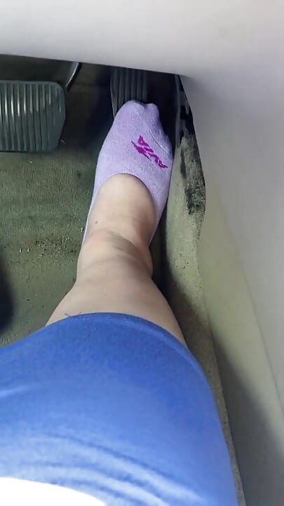 Pedalpumpen in lila socken