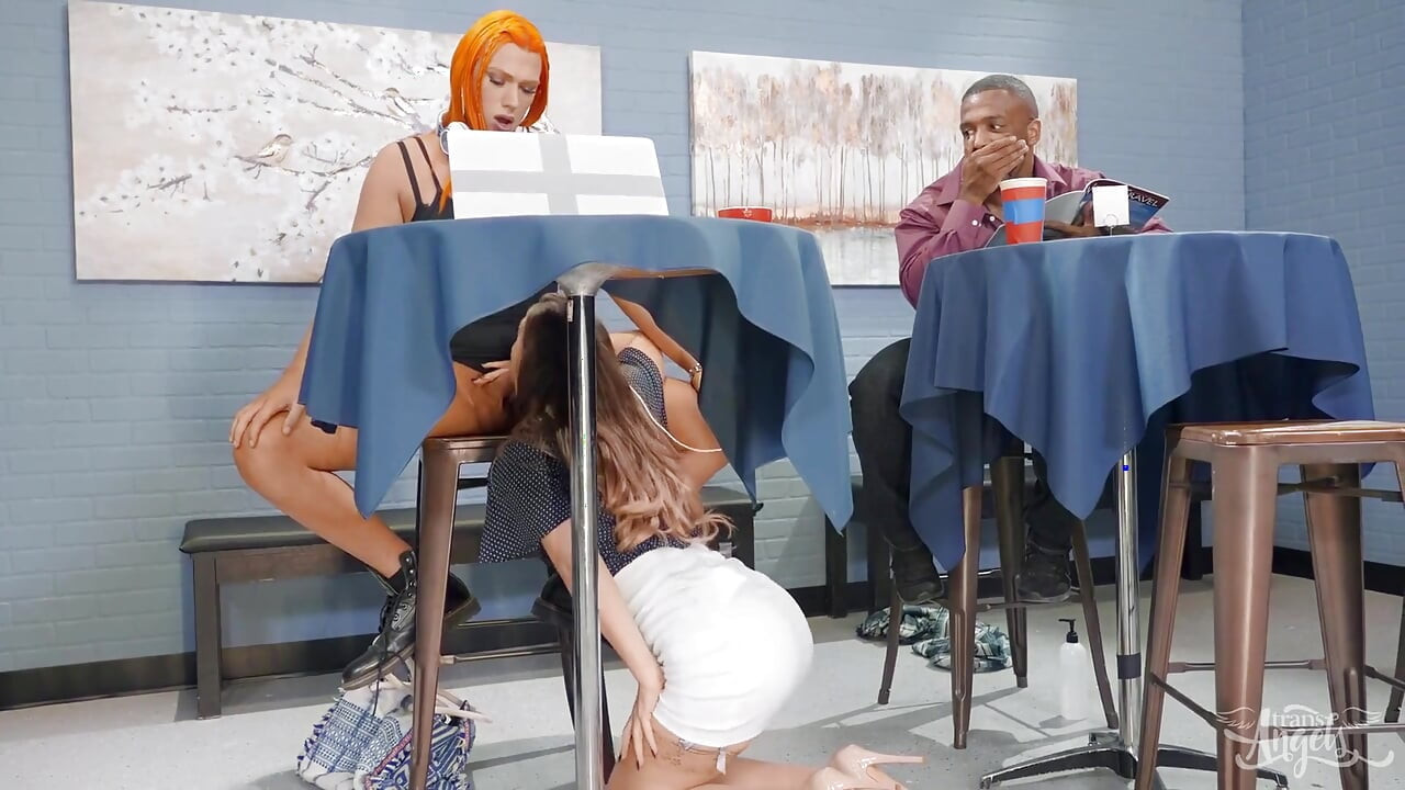 Наполнили сливками в кафе Cherie DeVille, Dante Colle, Aspen Brooks