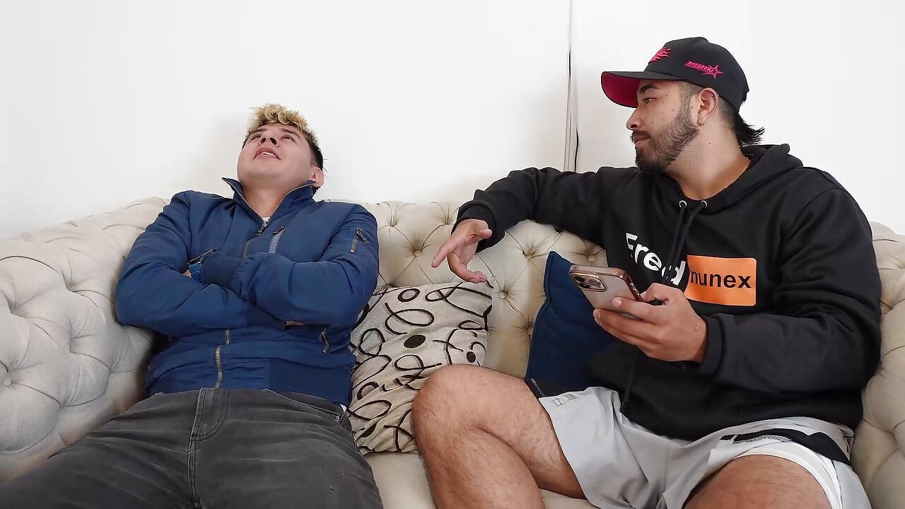 Ich ficke zum Vergnügen mit einem Mädchen mit riesigen Brüsten – ich komme in ihren Mund und ihre Brüste