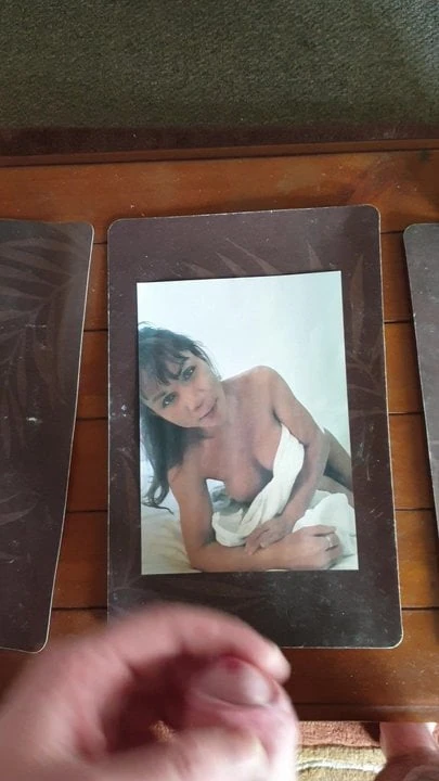 Massive cumshot for this sexy Thai T girl