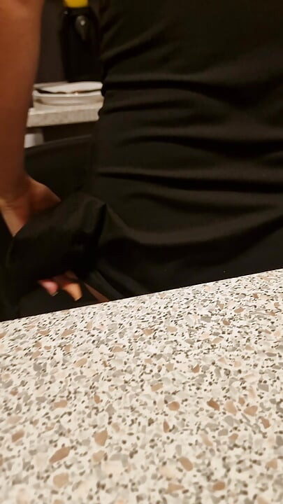 O curvă excitată o vrea în toate găurile