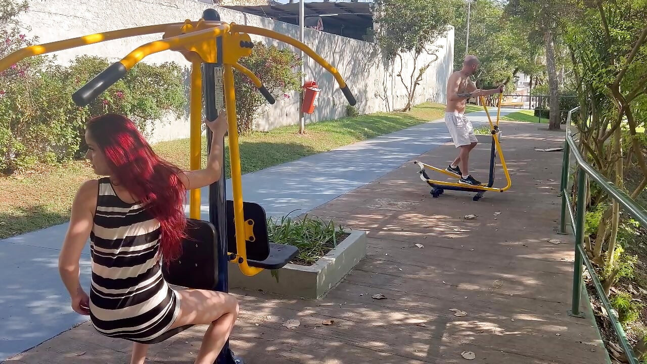 Eu levo minha esposa ao parque para me mostrar