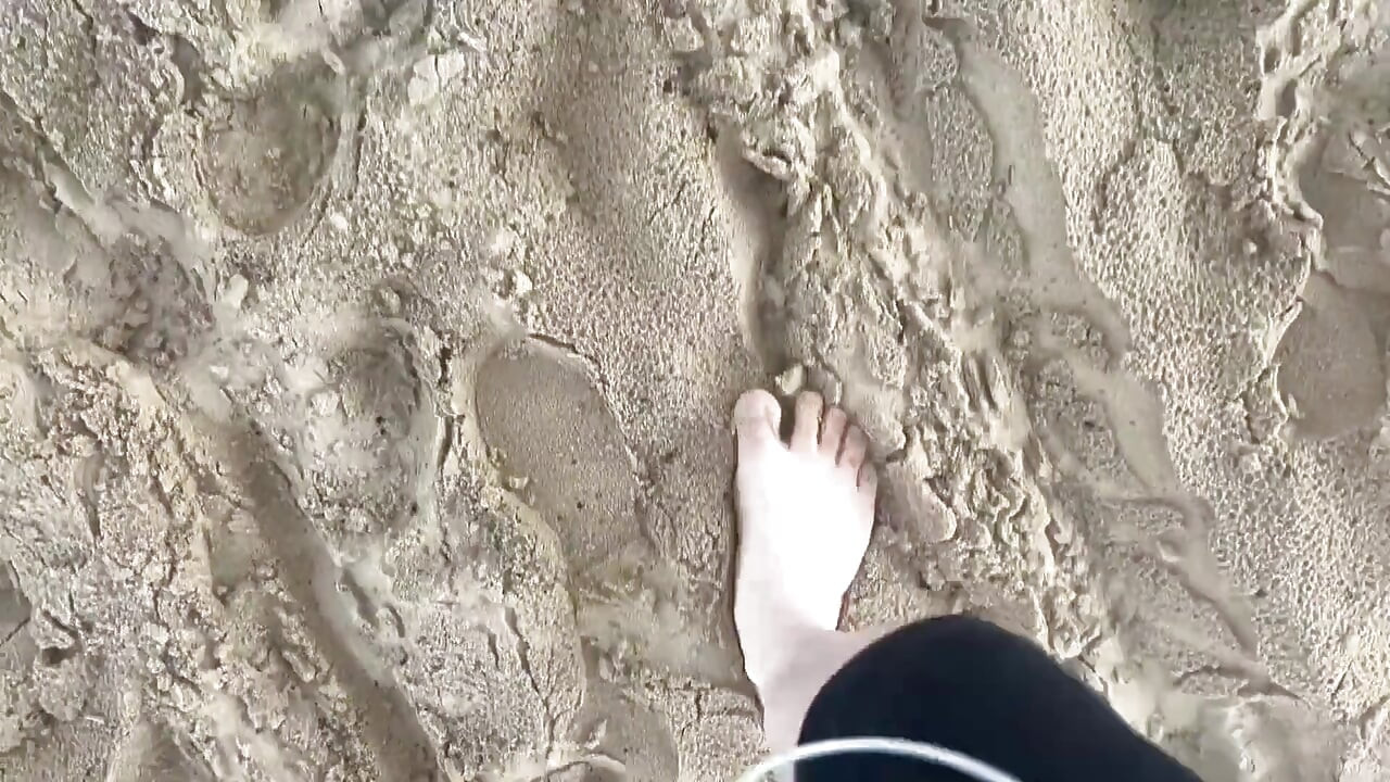 맨발로 해변 을 걷다 Sfw