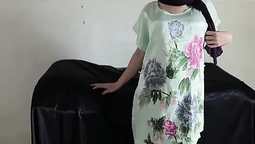 Indo Girl with a Cushiony Body Just Got a Little Massage and Immediately Got Wet. Latest Indo Porn.