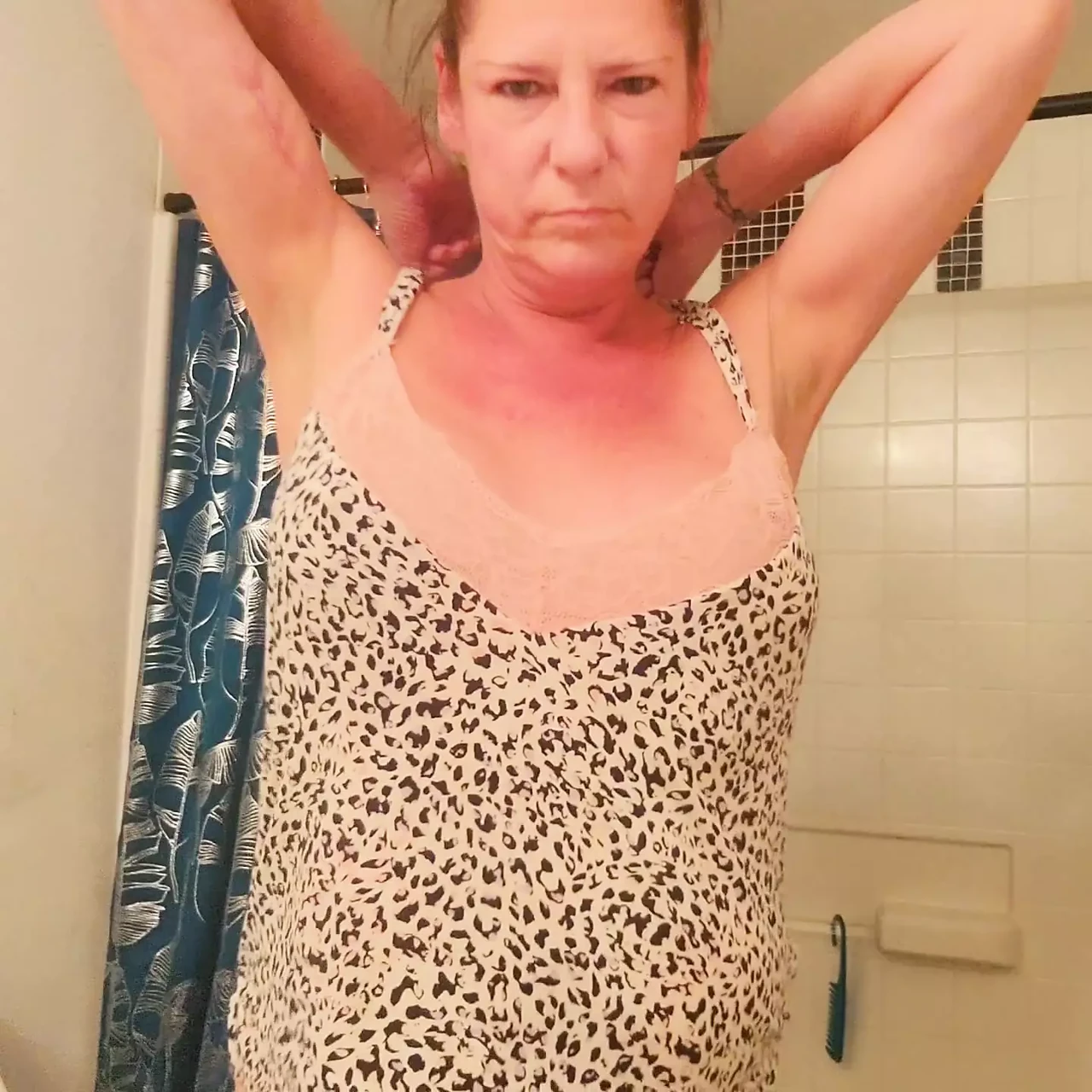 Lonely milf masturbation and talk in bathtub