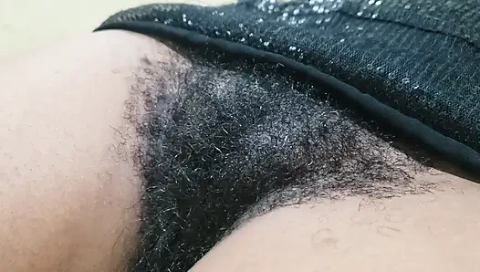Video rekaman seks tante seksi rambut cokelat dengan memek berbulu - close up