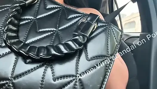 Pinay Teşhirci halka açık yolda