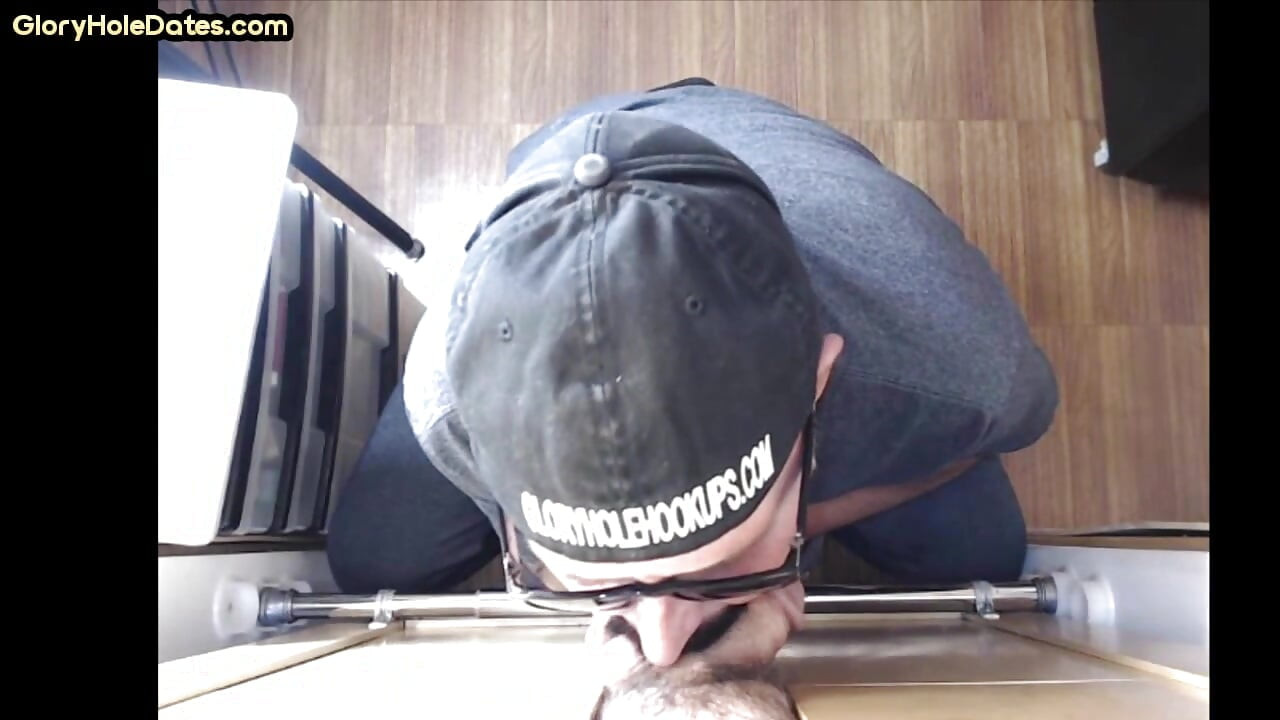 Cum loving gaydaddy sucks cock in homemade gloryhole video
