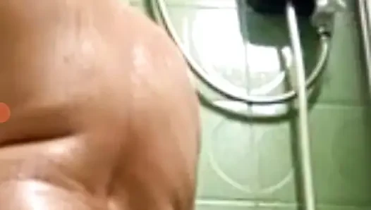 Mandi pagi-pagi ngidam kontolku di pagi hari! Aku pengen banget nonton video ini!