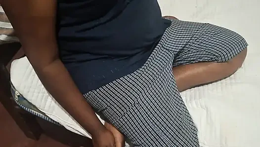 Мачеха раздевается, она такая сексуальная любовь