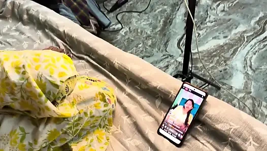 Üvey baba Hintli üvey kızıyla odada sert seks yapıyor (Mohini)