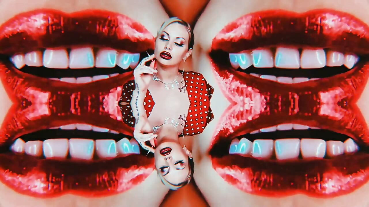 Smoking lipsoholia! LOOP!!!