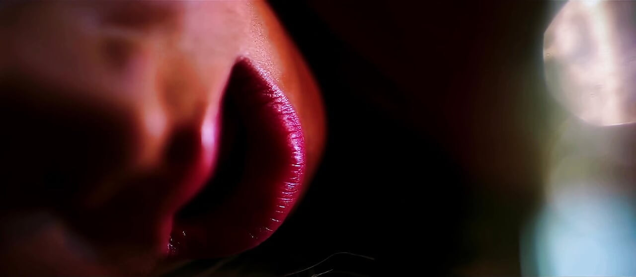 Carla Cox и Holly D развлекаются с резиной