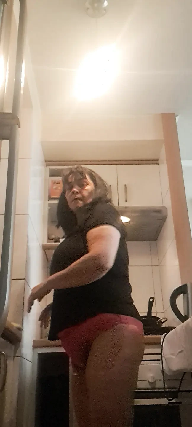 milf washing dishes in panties