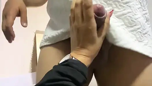 Ücret için geldi ve ödemediği için yarağını emmek zorunda kaldım